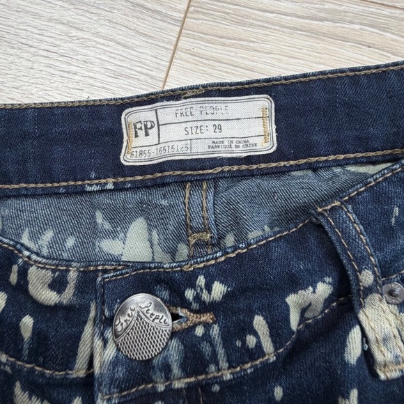 Free People Mantra Bali Indigo Print Flare Jeans Floral Dark Wash 29 Festival - Picture 4 of 10